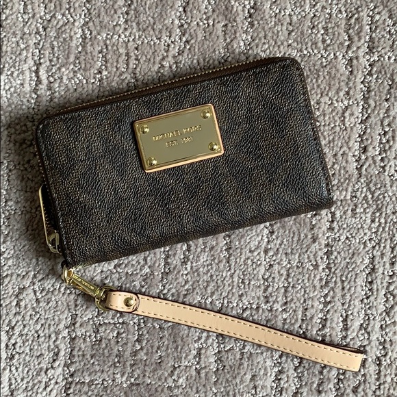 Michael Kors Logo Wristlet Wallet - Picture 1 of 4